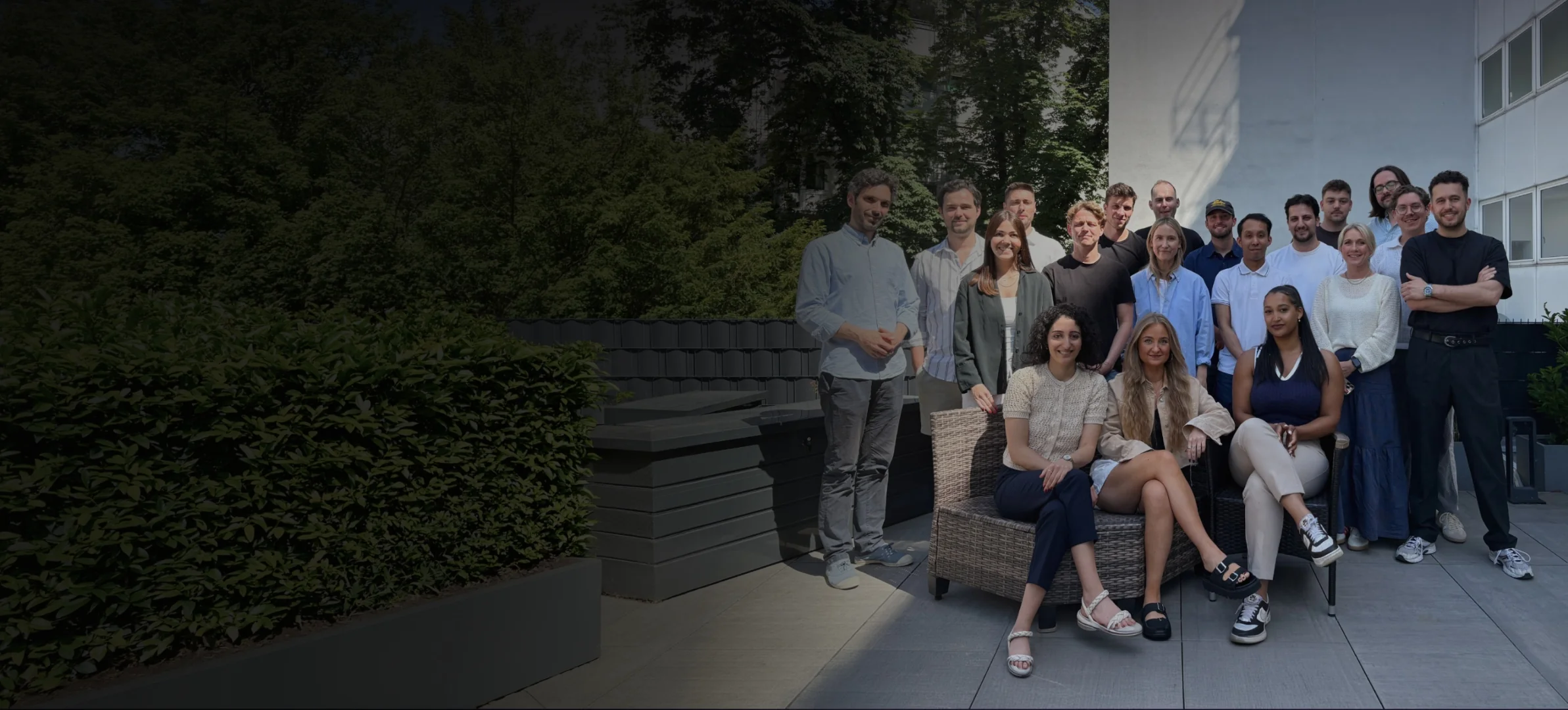 Das JUPUS Team auf der Dachterrasse in Berlin